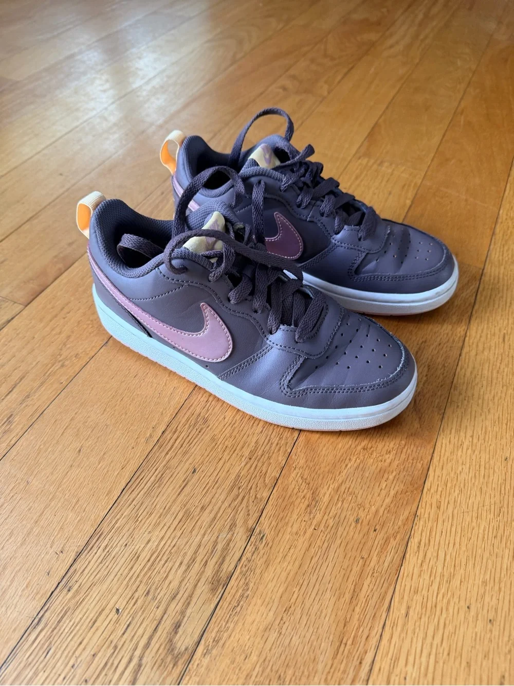Nike Kids Low-Top Sneakers in Plum with Pink Swoosh and Orange Heel Pull